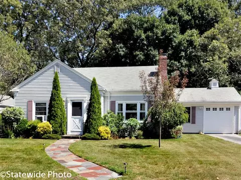 24 Lodi Ct, Warwick, RI 02886 photo 1