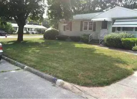 55 Middlefield Dr, Warwick, RI 02889 photo 1