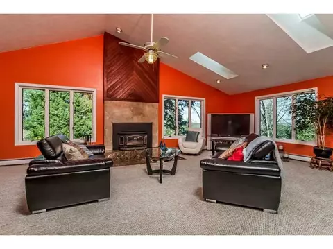 24 Stiness Dr, Warwick, RI 02886 photo 1