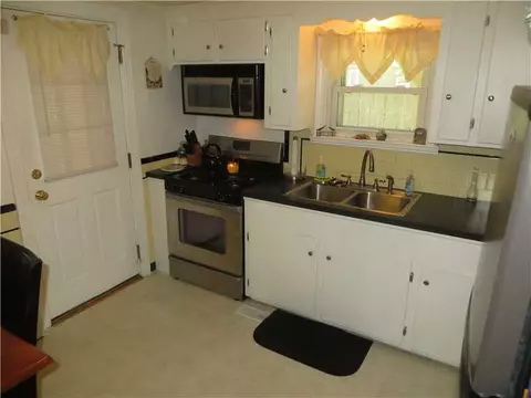 63 Harmony Ct, Warwick, RI 02888 photo 2