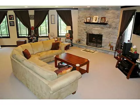 321 Cooper Hill Rd, Mapleville, RI 02839 photo 9