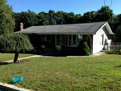 600 Lydia Ave, Woonsocket, RI 02895 photo 1