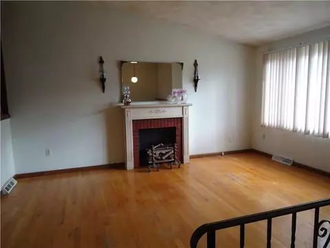 79 Scranton Ave, Warwick, RI 02888 photo 4