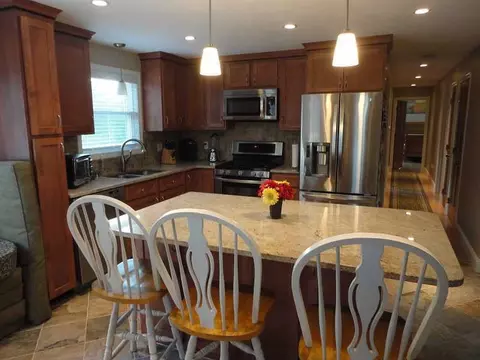 21 Hezekiah Dr, Warren, RI 02885 photo 2