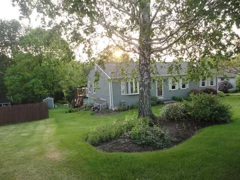 21 Hezekiah Dr, Warren, RI 02885 photo 1