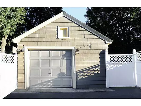 32 Mayfair Rd, Warwick, RI 02888 photo 3