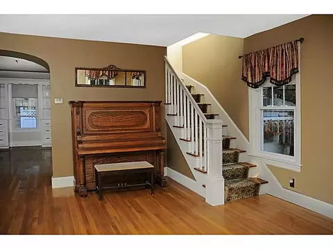 32 Mayfair Rd, Warwick, RI 02888 photo 9
