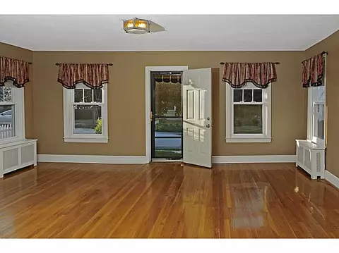 32 Mayfair Rd, Warwick, RI 02888 photo 8