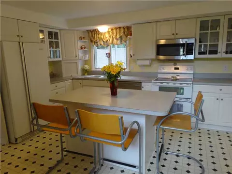 74 Suzanne Dr, Raynham, MA 02767 photo 3