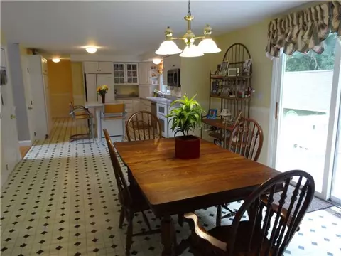 74 Suzanne Dr, Raynham, MA 02767 photo 5