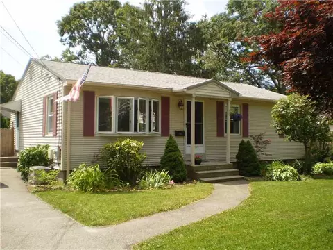 30 Amsterdam Ave, Warwick, RI 02889 photo 1