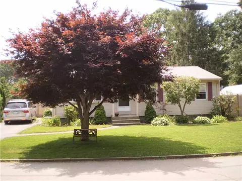 30 Amsterdam Ave, Warwick, RI 02889 photo 2