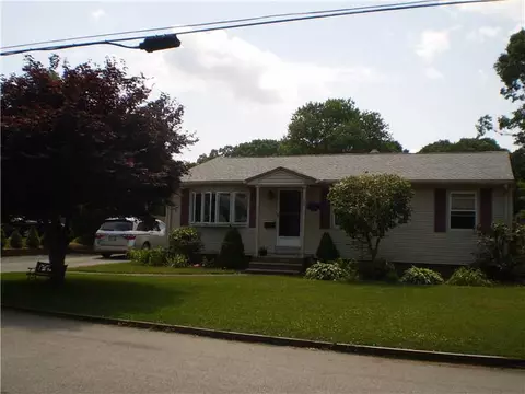 30 Amsterdam Ave, Warwick, RI 02889 photo 3