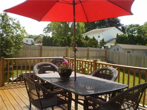 30 Amsterdam Ave, Warwick, RI 02889 photo 5