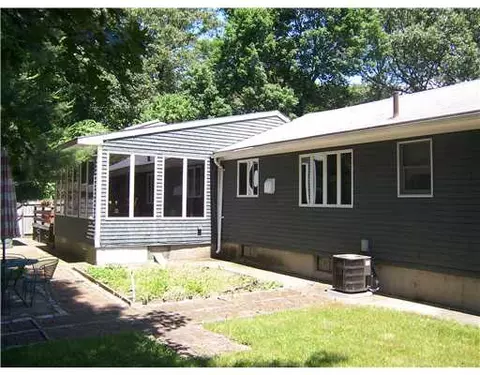 75 George St, Warwick, RI 02888 photo 3