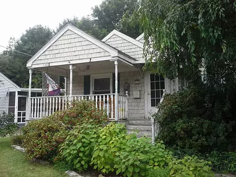 58 Macarthur Rd, Woonsocket, RI 02895 photo 1