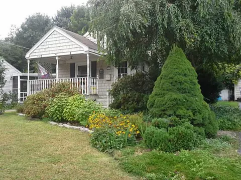 58 Macarthur Rd, Woonsocket, RI 02895 photo 3