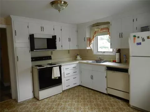 39 Clayton Rd, Warwick, RI 02886 photo 3