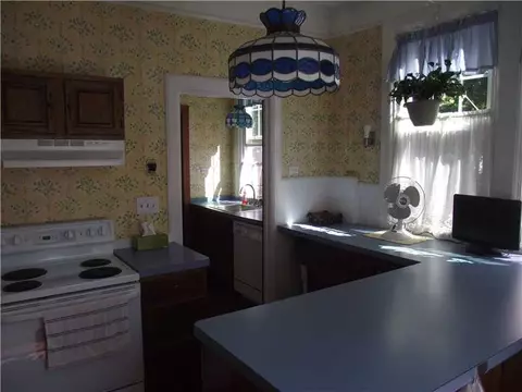 48 Maple St, Woonsocket, RI 02895 photo 5