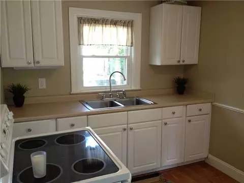 93 Pine Crest Dr, East Providence, RI 02915 photo 2