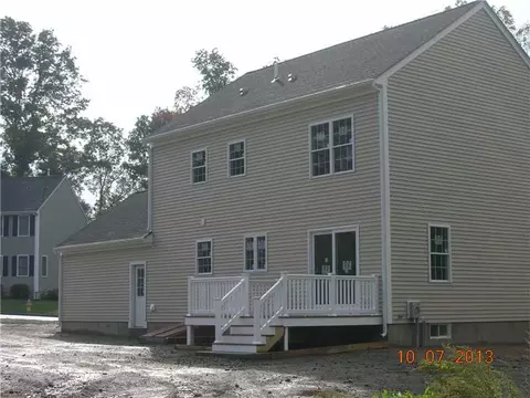 4 Colin Cir, Warren, RI 02885 photo 2