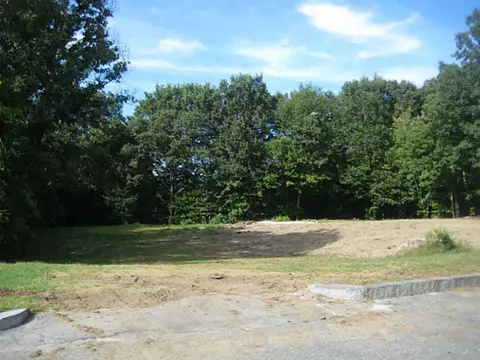 133 Springwater Dr, Woonsocket, RI 02895 photo 3