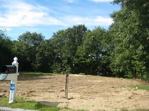 133 Springwater Dr, Woonsocket, RI 02895 photo 1