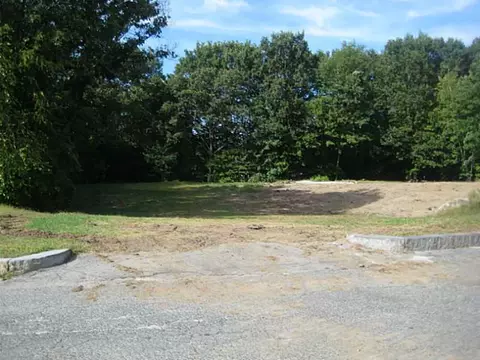 133 Springwater Dr, Woonsocket, RI 02895 photo 5