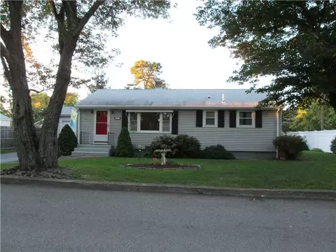 57 Ruby St, Warwick, RI 02889 photo 3