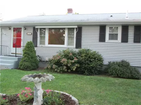 57 Ruby St, Warwick, RI 02889 photo 2