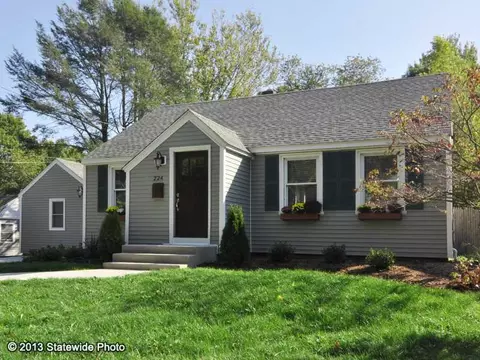 224 Second Ave, Warwick, RI 02888 photo 1