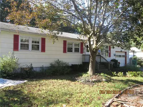 2 Social Dr, Warwick, RI 02886 photo 2