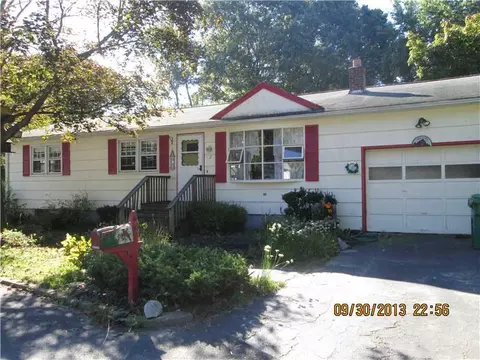 2 Social Dr, Warwick, RI 02886 photo 1