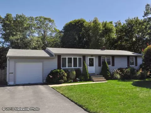 4 Lachance Ave, Warwick, RI 02889 photo 1