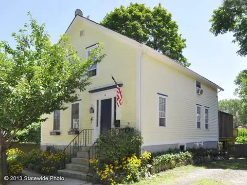 34 Wheaton St, Warren, RI 02885 photo 1