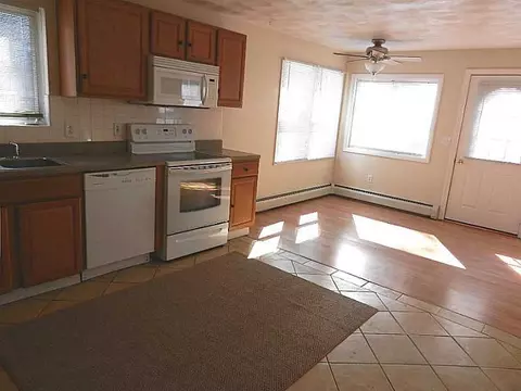 33 Mohawk Ave, Warwick, RI 02889 photo 3