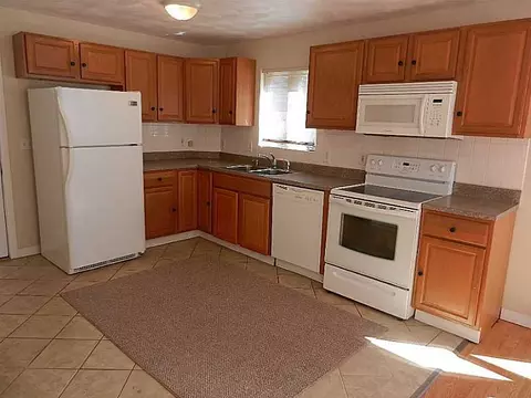 33 Mohawk Ave, Warwick, RI 02889 photo 2