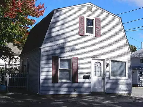 33 Mohawk Ave, Warwick, RI 02889 photo 1