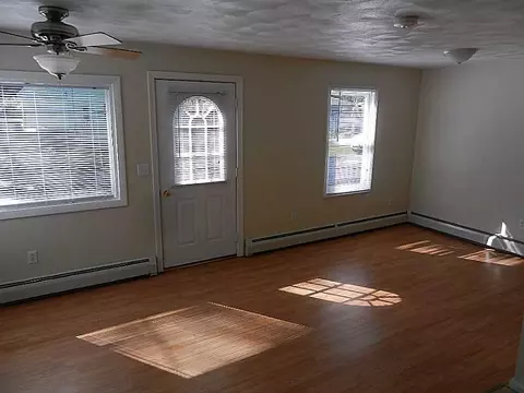 33 Mohawk Ave, Warwick, RI 02889 photo 4