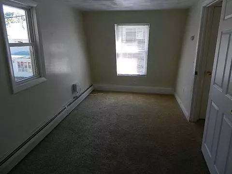 33 Mohawk Ave, Warwick, RI 02889 photo 9