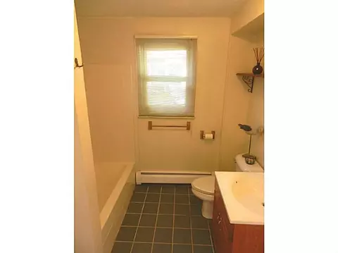 33 Mohawk Ave, Warwick, RI 02889 photo 6