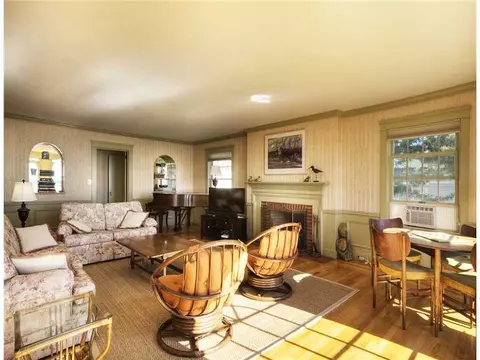 98 Esplanade Rd, Middletown, RI 02842 photo 10