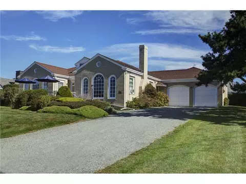 98 Esplanade Rd, Middletown, RI 02842 photo 6