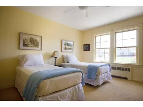 98 Esplanade Rd, Middletown, RI 02842 photo 8