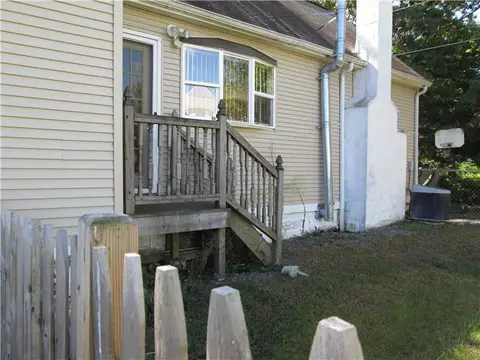 40 Forrest St, Warwick, RI 02889 photo 2