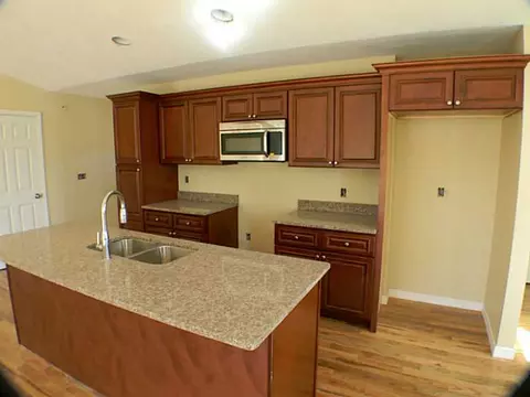 83 Danielle Dr, Woonsocket, RI 02895 photo 2