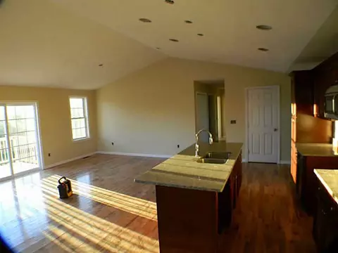 83 Danielle Dr, Woonsocket, RI 02895 photo 4