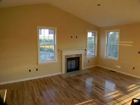83 Danielle Dr, Woonsocket, RI 02895 photo 3