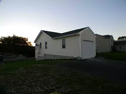 83 Danielle Dr, Woonsocket, RI 02895 photo 10