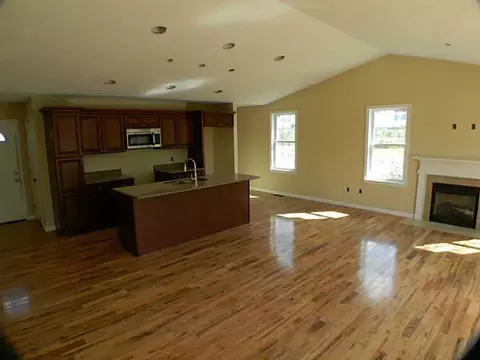 83 Danielle Dr, Woonsocket, RI 02895 photo 5